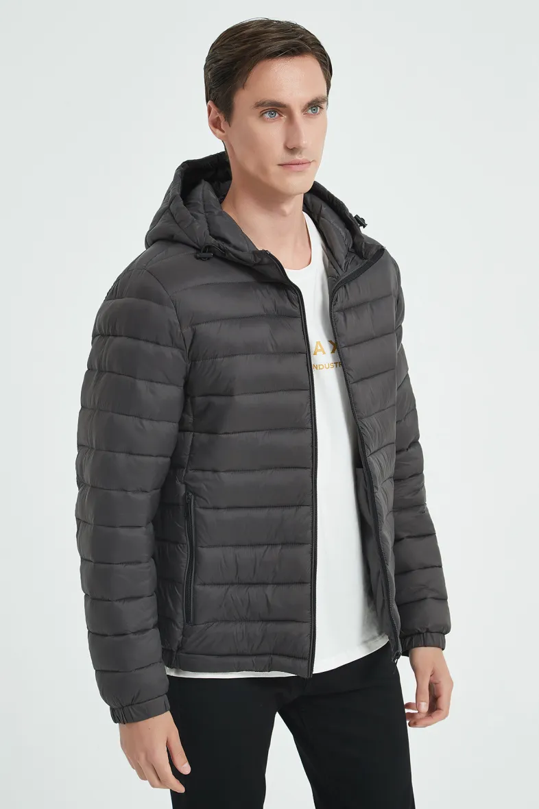 Leichte Jacke mit feiner Streifensteppung und Kapuze