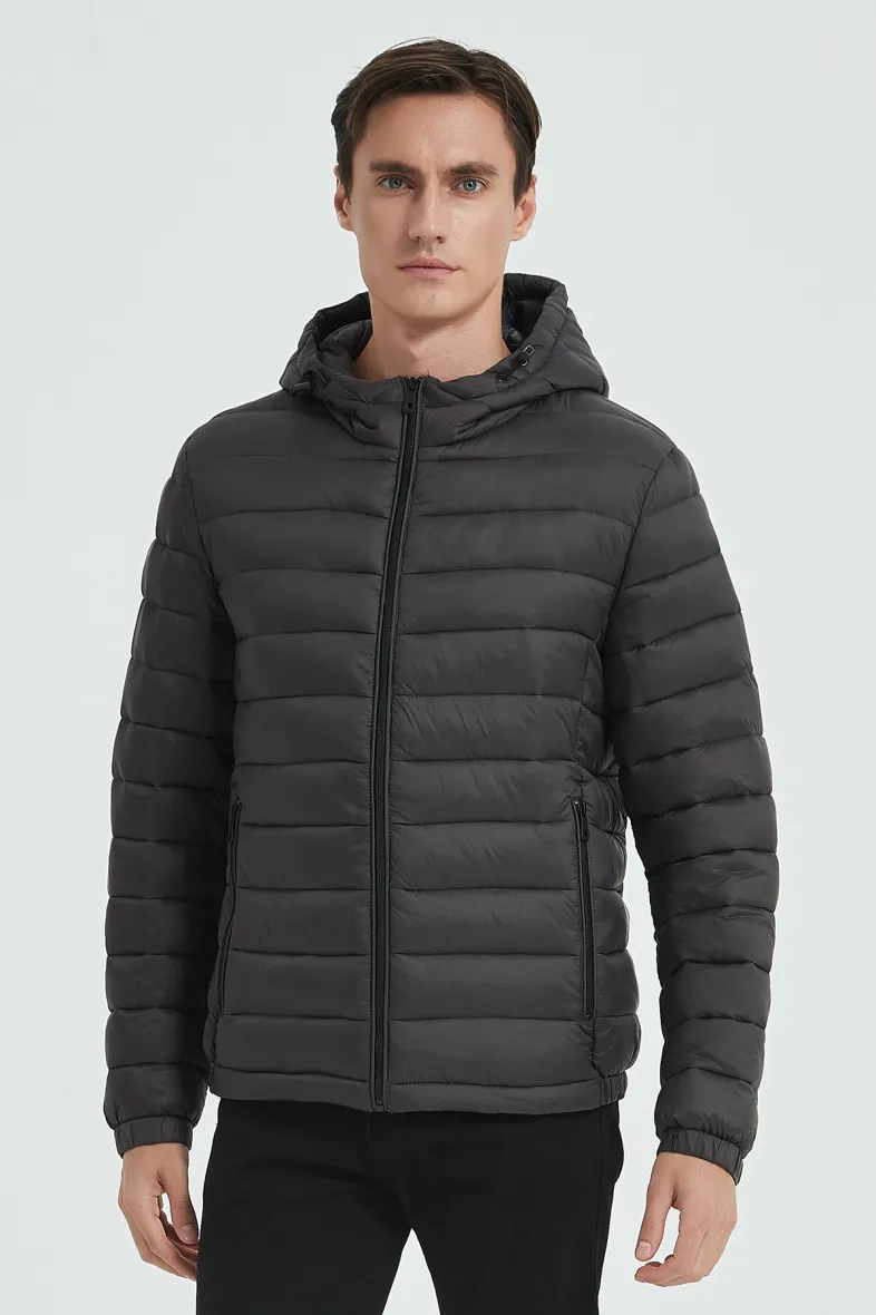Leichte Jacke mit feiner Streifensteppung und Kapuze